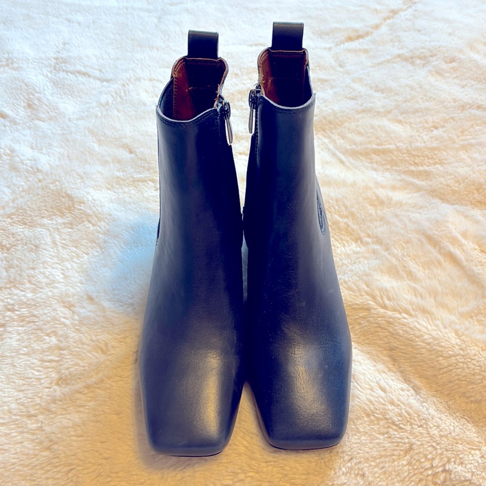 Pretty deep blue NEW boots